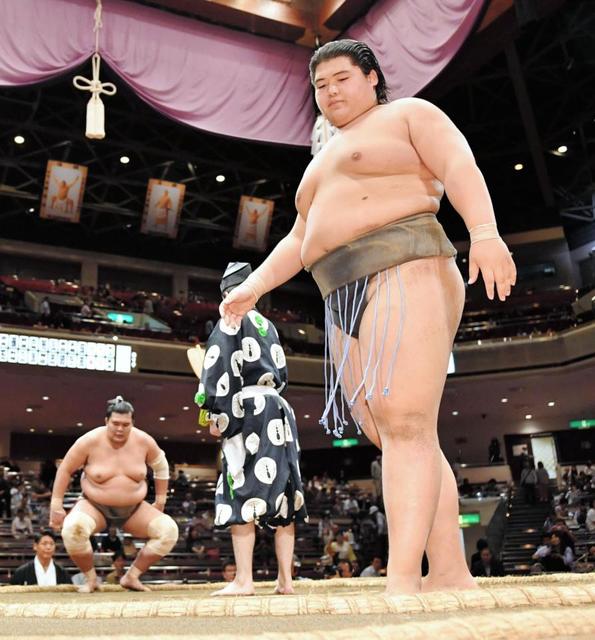 納谷　幕下初黒星「足が全然出なかった」