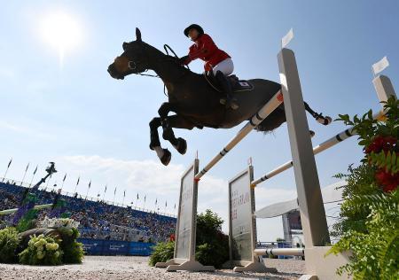 馬術、障害飛越の日本は２０位 世界選手権