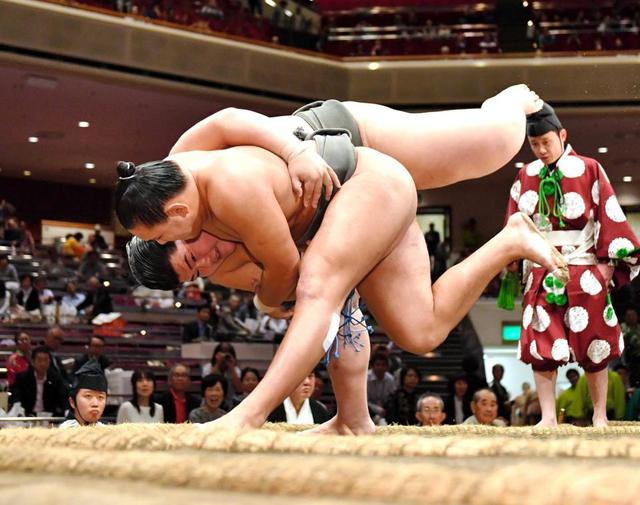 大鵬孫、納谷が初負け越し　朝青龍おい豊昇龍に敗れ幕下から三段目に転落へ