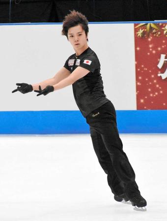 　練習する宇野昌磨