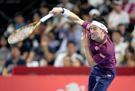 シングルスで決勝進出を決めた錦織圭＝武蔵野の森総合スポーツプラザ