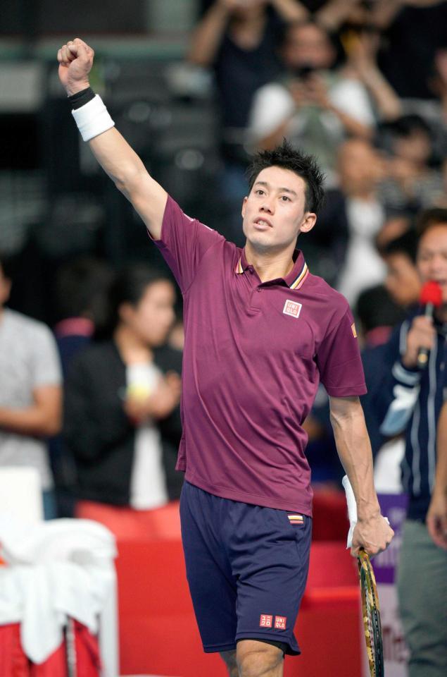 　決勝進出を決め、歓声に応える錦織圭