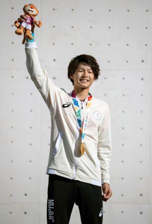 　スポーツクライミング男子複合で金メダルを獲得した土肥圭太＝ブエノスアイレス（ＯＩＳ提供・共同）