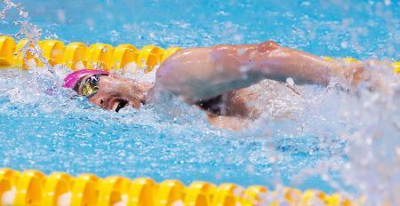 　男子２００メートル自由形（運動機能障害Ｓ４）決勝　力泳する鈴木孝幸。金メダルを獲得した＝ジャカルタ（共同）