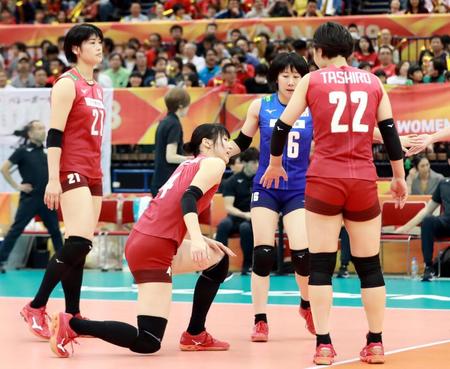 日本－セルビア　ストレート負けし、がっくりする日本の選手たち