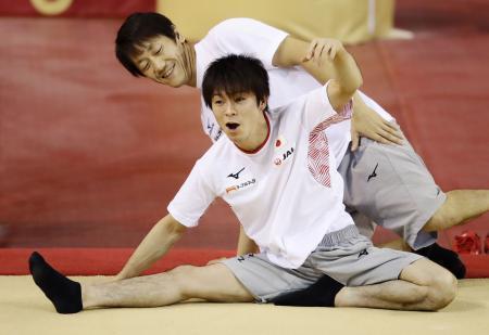 体操、内村ら男子は軽めの調整 世界選手権へ公式練習開始