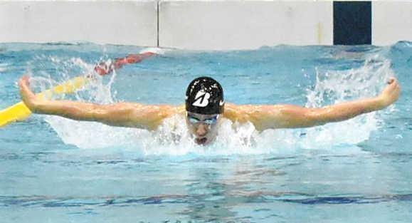 　１００メートルバタフライに出場した萩野公介