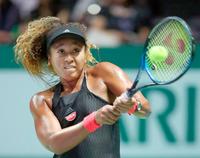 スローン・スティーブンスと対戦する大坂なおみ＝シンガポール（共同）