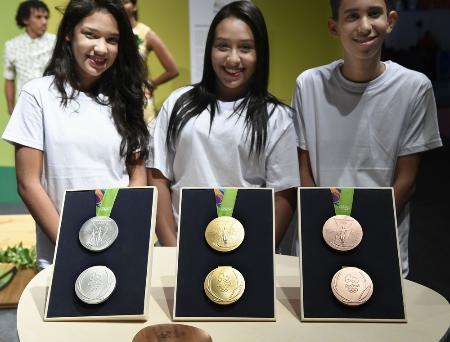 東京五輪メダル、金銀が大幅不足 銅は確保、再生金属