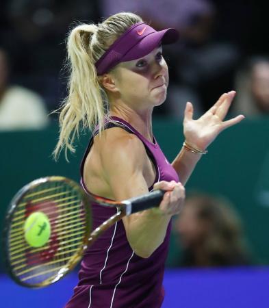 　キャロライン・ウォズニアッキと対戦するエリナ・スビトリナ＝シンガポール（共同）