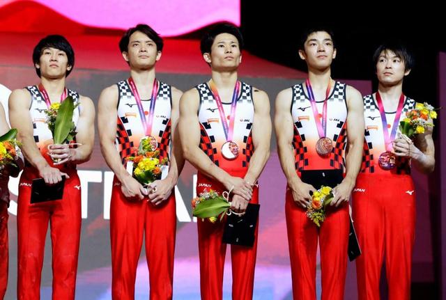 体操男子３位で東京五輪出場権を獲得　全競技通じて初　内村「最低限はクリア」