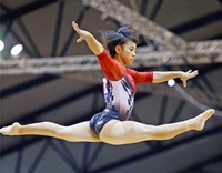 決勝の平均台に挑む村上茉愛（共同）