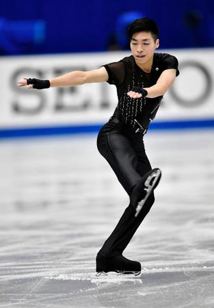 ダイナミックなスケーティングを見せる佐藤洸彬＝広島グリーンアリーナ（撮影・持木克友）