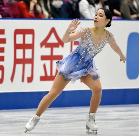 　華麗な演技を見せる三原舞依（撮影・持木克友）