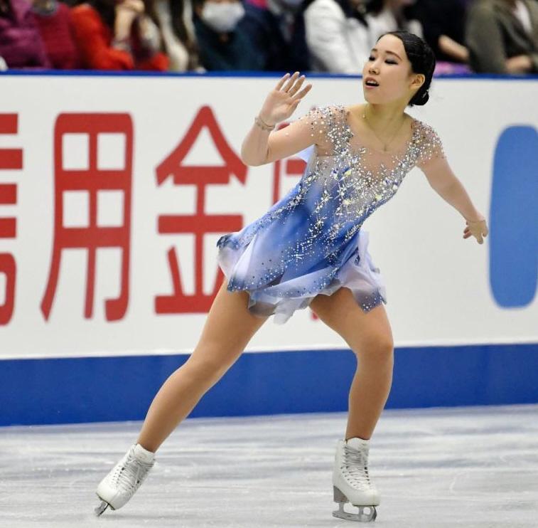 　華麗な演技を見せる三原舞依（撮影・持木克友）