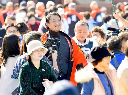 　福岡県田川市で行われた「炭坑節まつり」に参加した花田光司氏（共同）