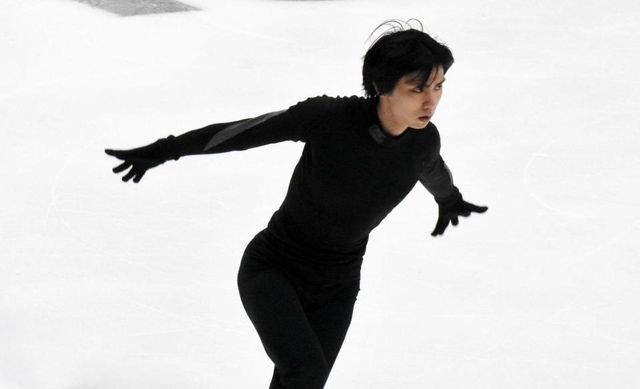 羽生結弦 ４回転ループを入念に確認「いい調整できている」公式練習で充実の表情