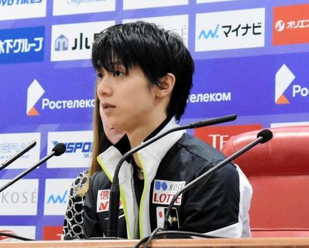 　試合後の会見で思いを語る羽生結弦