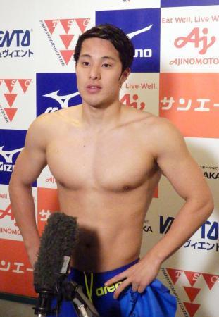 　男子２００メートル個人メドレーで１位となり、取材に応じる瀬戸大也＝東京辰巳国際水泳場