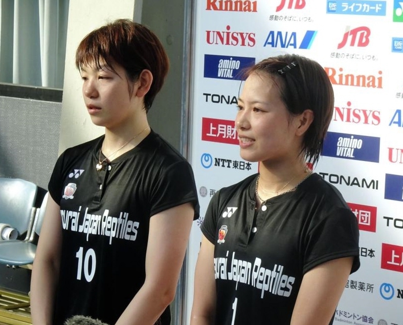 岐阜トリッキーパンダースのユニホームを着て初勝利を挙げた福島由紀（右）と広田彩花