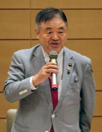 　超党派のスポーツ議員連盟のプロジェクトチームの会合であいさつする座長の遠藤元五輪相＝３０日、東京都千代田区