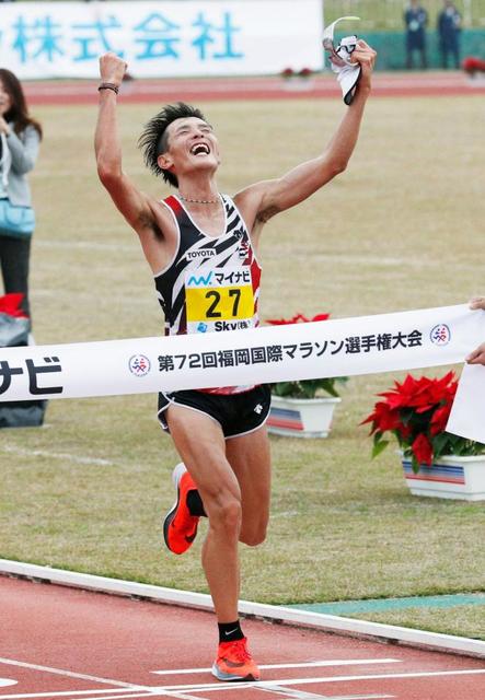 服部勇馬が福岡国際マラソン優勝　自己記録で設楽悠太に競り勝つ