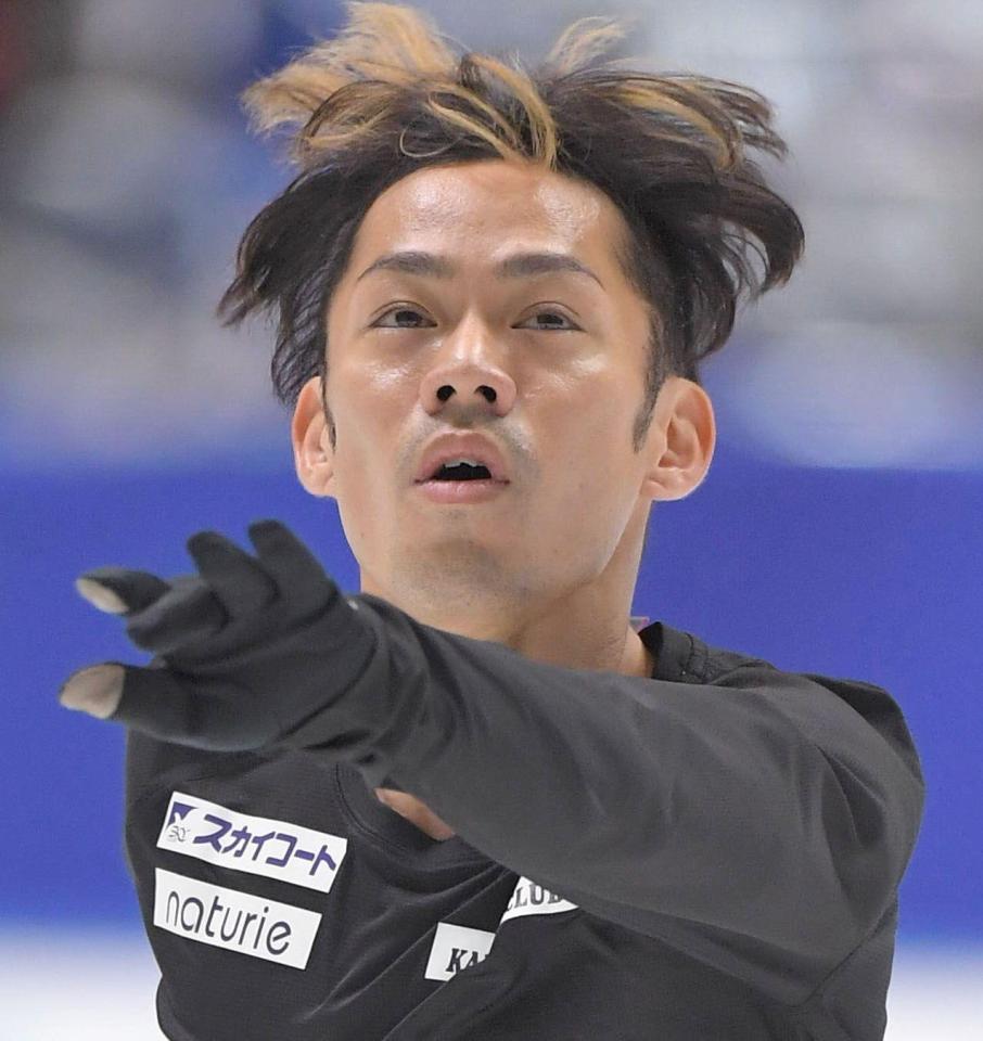 練習する高橋大輔＝東和薬品ラクタブドーム（撮影・北村雅宏）