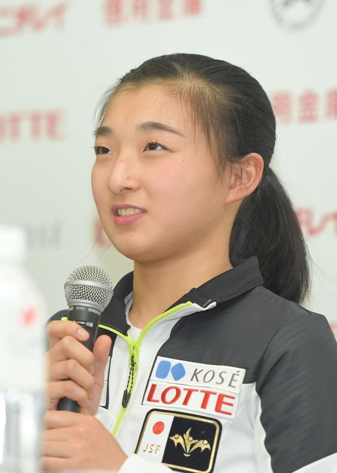 　会見する坂本花織＝東和薬品ラクタブドーム（撮影・北村雅宏）