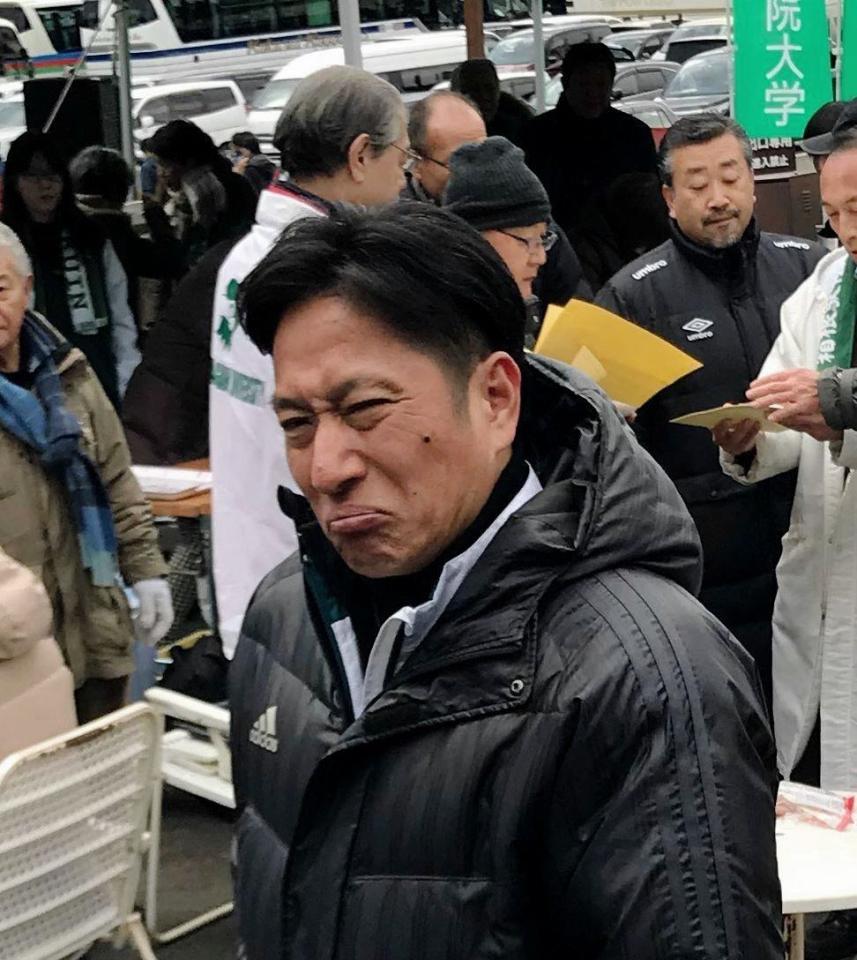 　箱根駅伝の往路で６位に沈み、渋い表情を見せる青学大・原晋監督