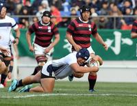 後半２分、ゴール前のラックから大阪桐蔭・江良がトライを決める＝花園ラグビー場（撮影・山口登）