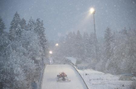 ジャンプ週間、大雪で予選順延 最終戦ビショフスホーフェン