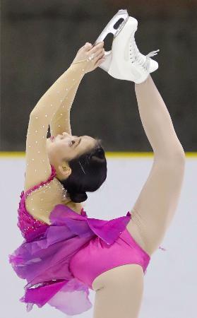 　女子ＳＰ　演技する三原舞依＝日光霧降アイスアリーナ