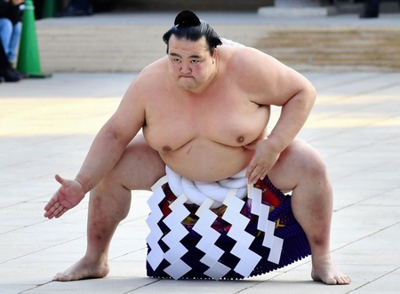 　奉納土俵入りを行う稀勢の里＝明治神宮（撮影・中田匡峻）