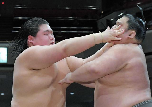 大鵬孫・納谷完勝スタート　目標の十両入りへ「気を引き締めて」