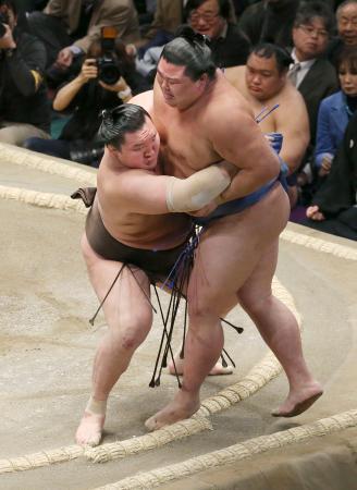 大相撲、一人横綱の白鵬が６連勝　平幕阿武咲も全勝、１敗５人
