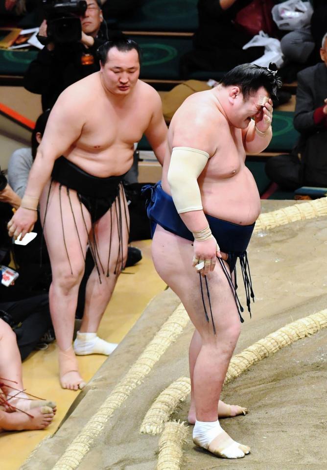 勢 大量出血に続き 今度は張り手が左目直撃 なにくそで行きますよ スポーツ デイリースポーツ Online