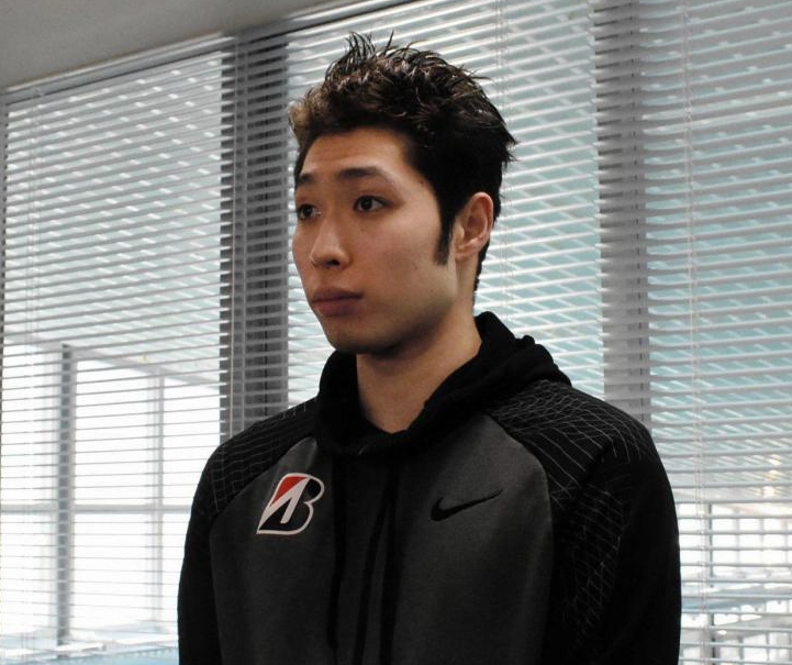 　取材に応じる萩野公介