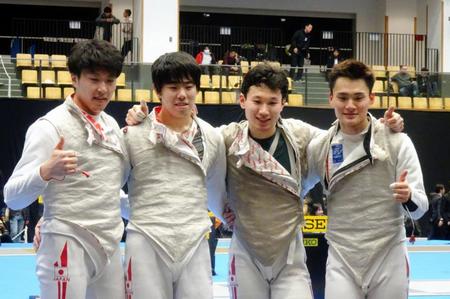 高円宮杯Ｗ杯で団体戦５位となった日本代表の（左から）鈴村、敷根、西藤、松山