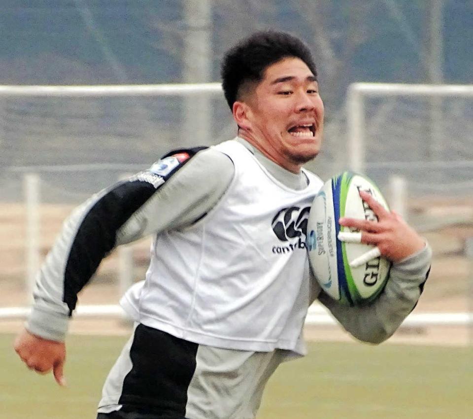 　平尾さん風の口ひげをたくわえた松田