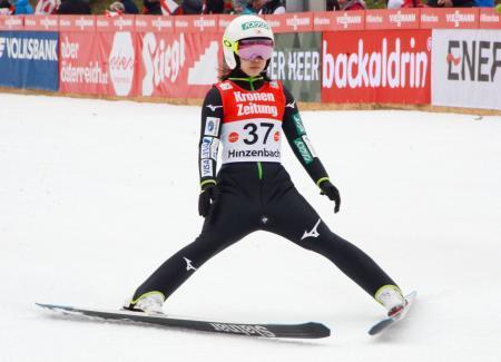 W杯ジャンプ、高梨は1回目4位 オーストリアで女子個人第12戦
