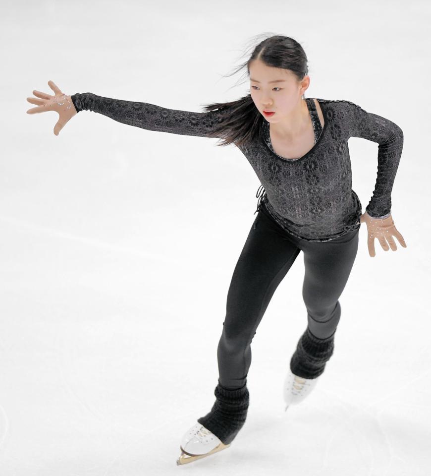 四大陸フィギュアスケート選手権が行われるホンダセンターのリンクで調整する紀平梨花＝米アナハイム（撮影・堀内翔）