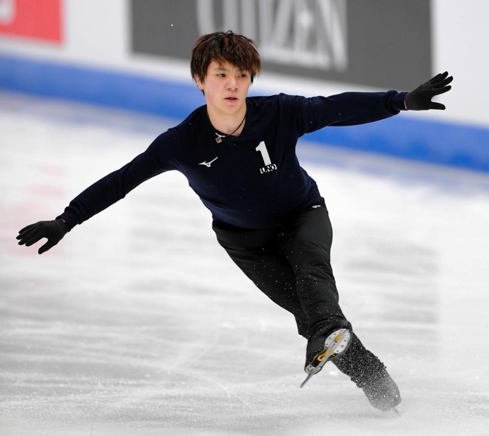 公式練習でジャンプの着地に成功する宇野昌磨＝米アナハイム（撮影・堀内翔）