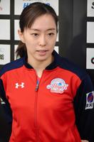 平野美宇とのエース対決を制した石川佳純＝横浜文化体育館