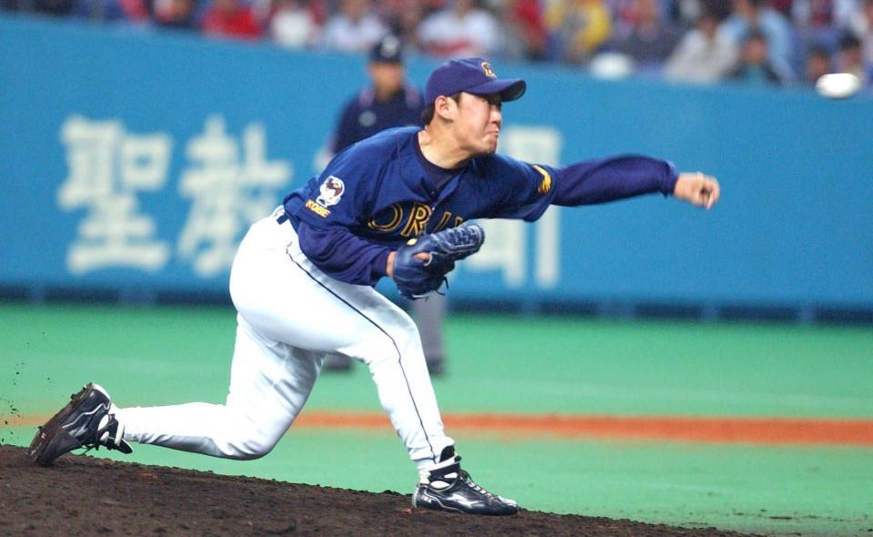 　近鉄との開幕戦で力投するオリックス・岩下＝２００２年