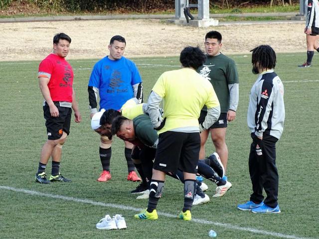 ラグビー日本、スクラムの極意は「肋骨が開く」ように　今合宿で初居残り練習