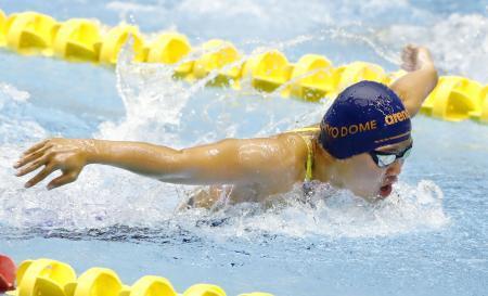 　女子２００メートルバタフライ　優勝した長谷川涼香＝千葉県国際総合水泳場