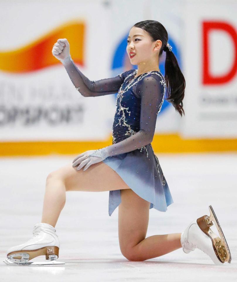 　女子フリーの演技を終え、ガッツポーズする紀平梨花