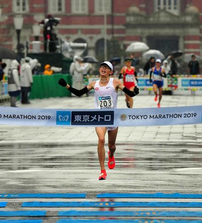 　東京マラソンで５位に入賞した堀尾謙介