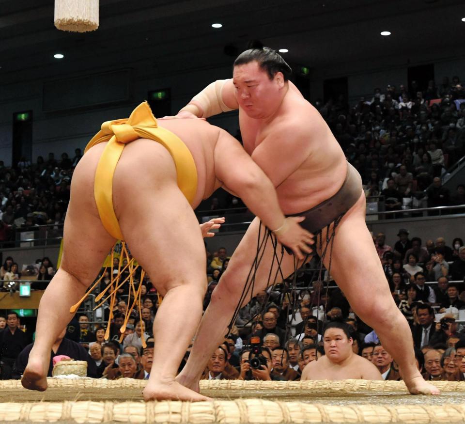 白鵬 貴景勝は２連勝 鶴竜初白星 かど番大関栃ノ心に黒星 ２日目の結果 スポーツ デイリースポーツ Online