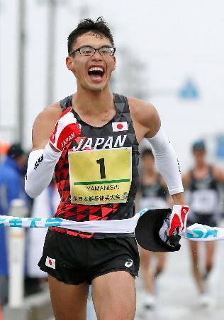 　男子２０キロで１時間１７分１５秒をマークし、初優勝した山西利和＝石川県能美市